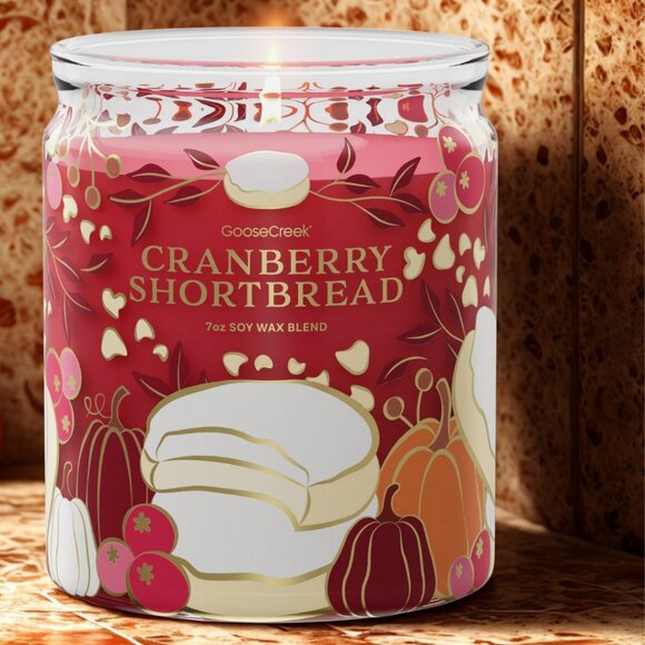GOOSE CREEK Cranberry Shortbread Candle NWT - Picture 3 of 4